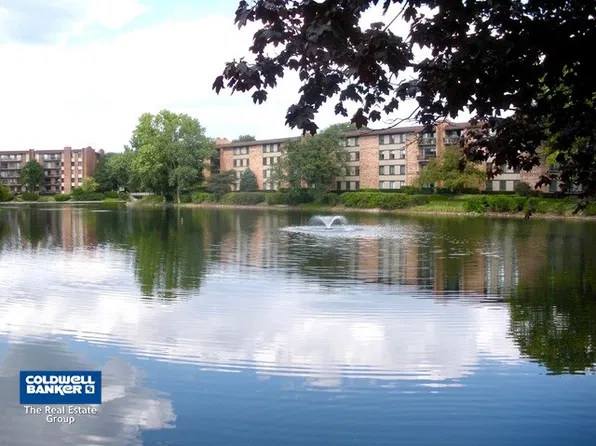 301 Lake Hinsdale Dr APT 111, Willowbrook, IL 60527