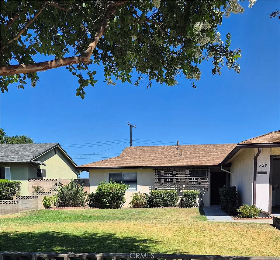 3 bed, 1200 sqft, $3,200 — Photo 2