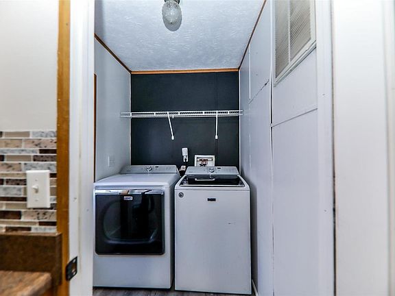 5th image of 419 Wilson St