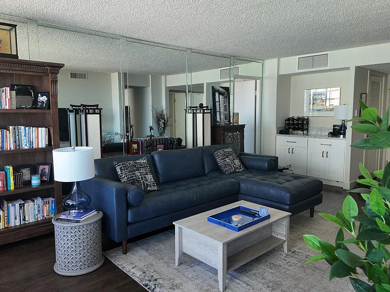 1730 Avenida Del Mundo #906 — Photo 4