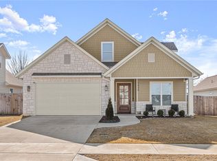 1808 W Saddlebrook Ln, Rogers, AR 72758