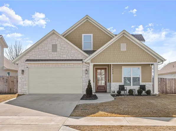 1808 W Saddlebrook Ln, Rogers, AR 72758