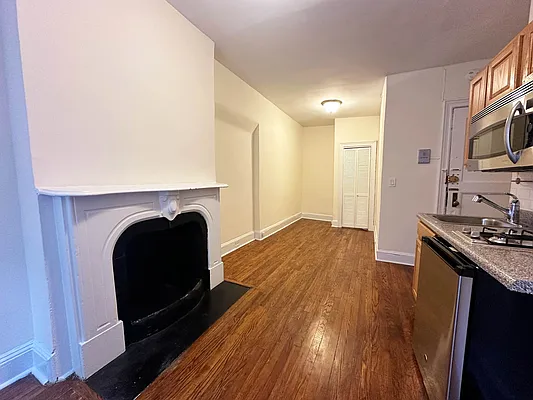 Rented by City Connections Realty | media 3