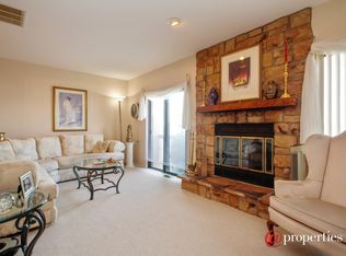 192 Howard Ct APT 4, Fox Lake, IL 60020