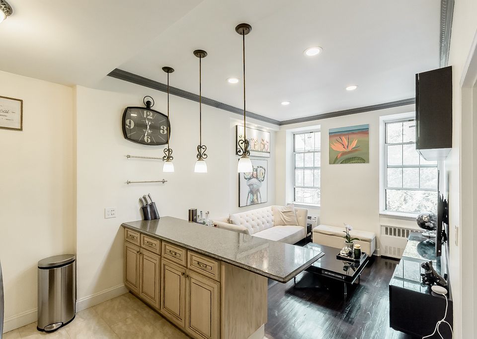 1st image of 51 W 94th St #5