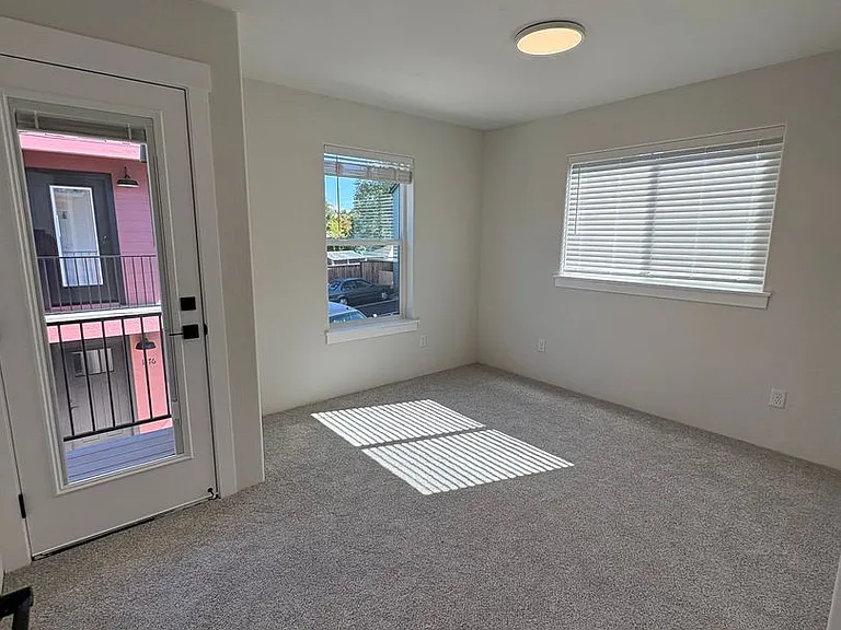 1166 Woodrow Ln — Photo 11