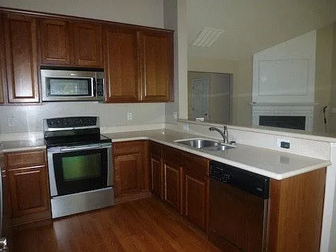 216 Latherton Ct — Photo 11