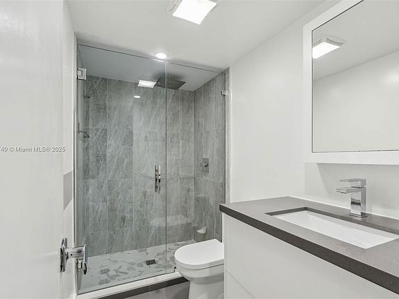 5th image of 827 NE 199th St N