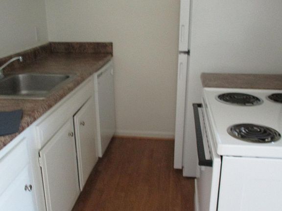 4th image of 737 Sea Oaks Ct APT 202