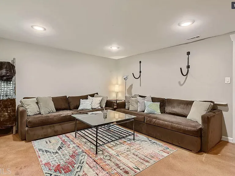 2208 Queen Anne Ct — Photo 6