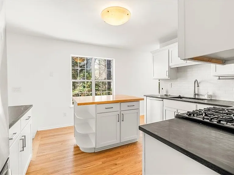 11190 Abbotts Station Dr — Photo 7
