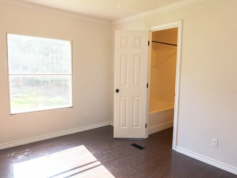 4210 W Sutton Dr — Photo 1