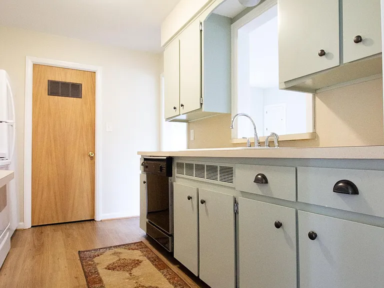 1666 Beverly St — Photo 12