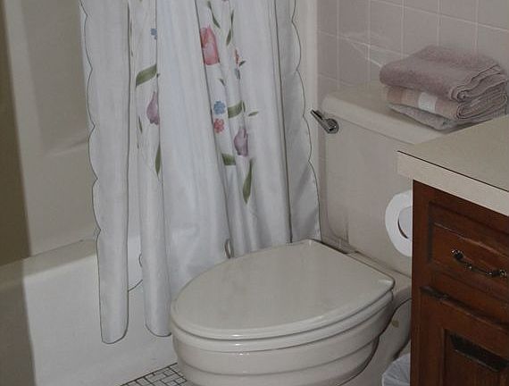 full bath, 1st floor