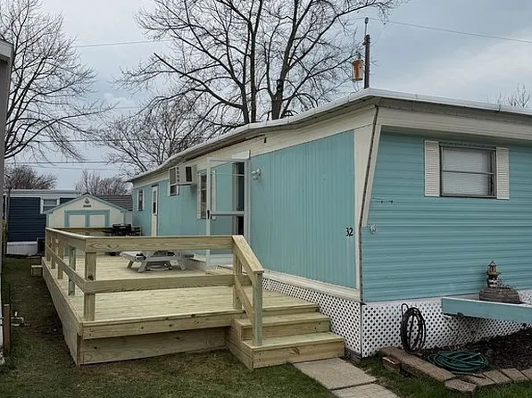 2045 E Sand Rd, Pt Clinton, OH 43452