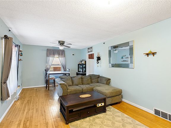 5th image of 217 E Park Ave