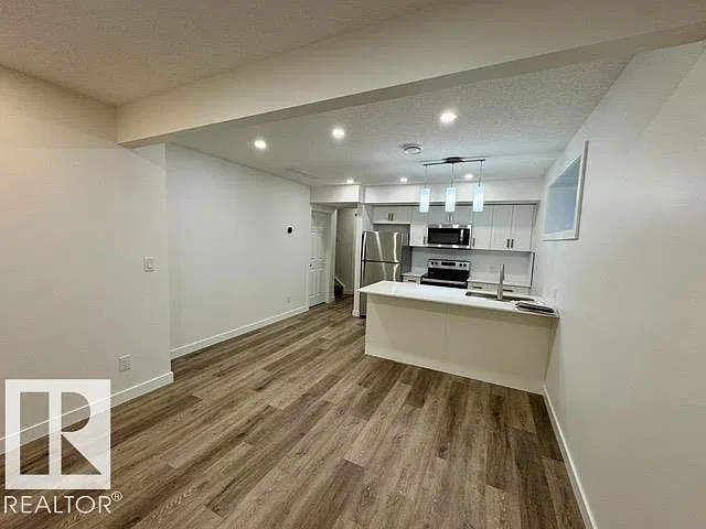 2 bed, 1.0 bath, 786 sqft, $1,175 — Photo 2