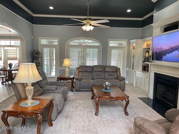 4th image of 3108 Edinburgh Drive NW