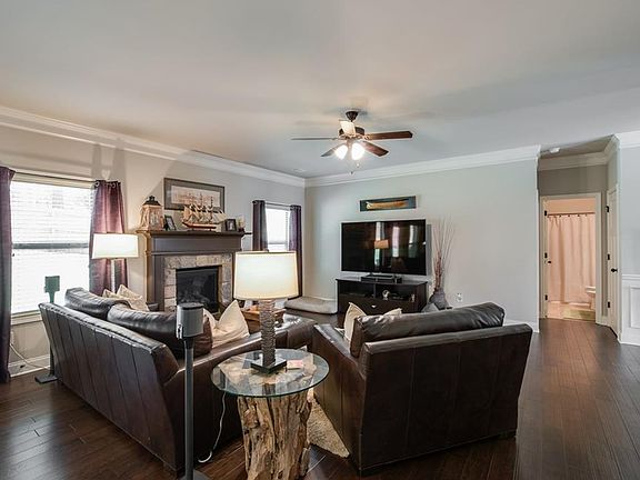 5th image of 915 Mulberry Bay Dr