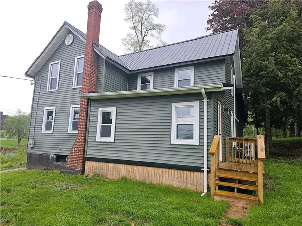 153 W Dezeng St, Clyde, NY 14433