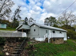 1037 Jefferson St, Blacksville, WV 26521