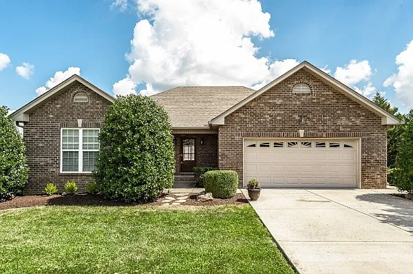 3 bed, 1539 sqft, $2,100 — Photo 1