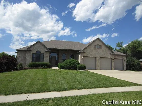 2611 Muirfield Rd photo 1