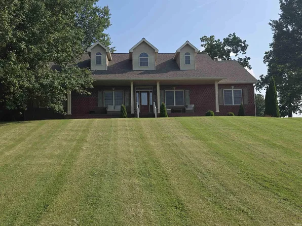 202 Campbell Hill Dr, Washington, IN 47501