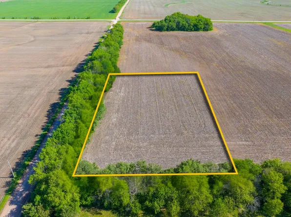5 N Old Oak Rd #2-E, Valley Center, KS 67147