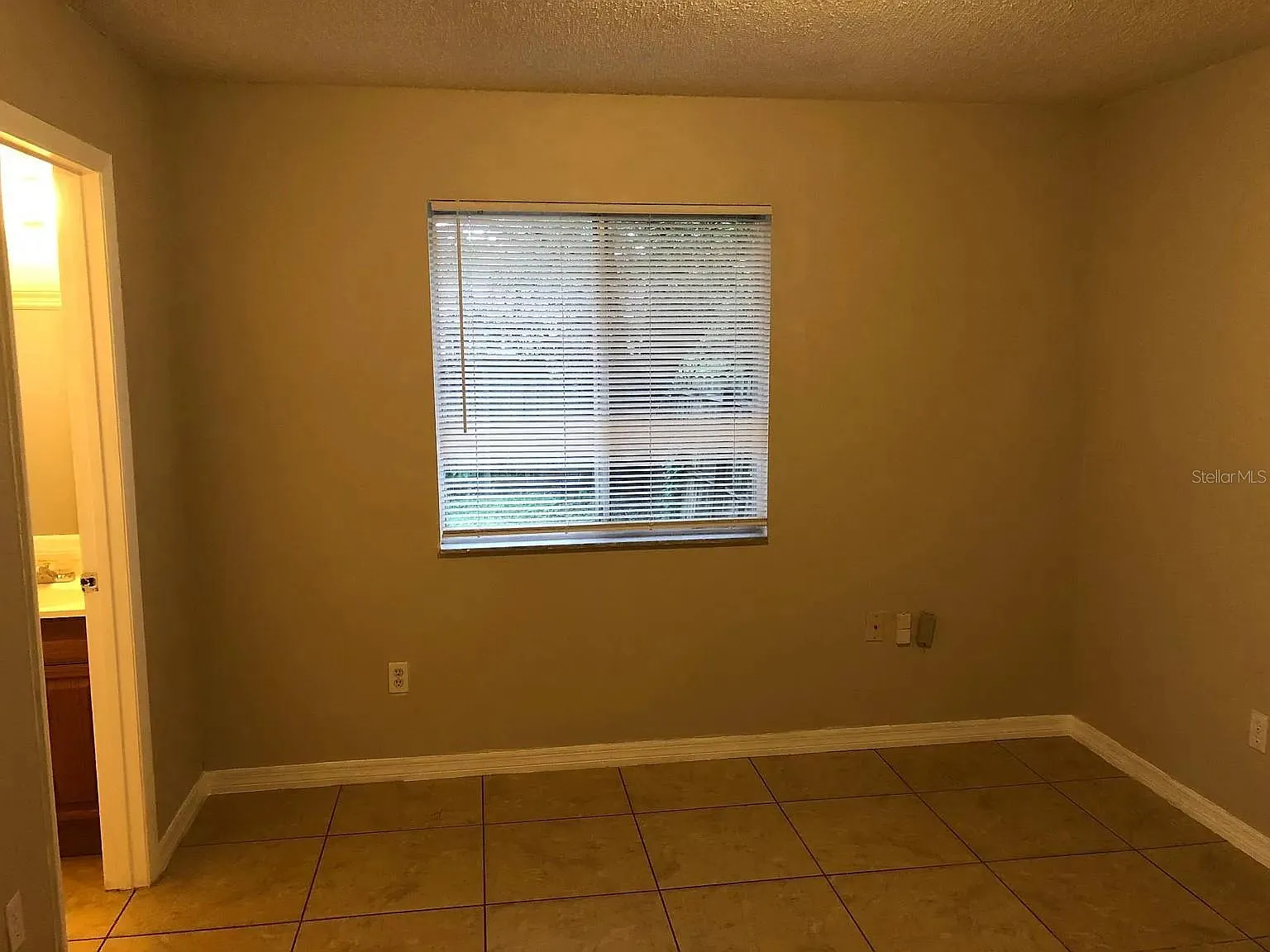2 bed, 1.5 bath, 825 sqft, $1,600 — Photo 3