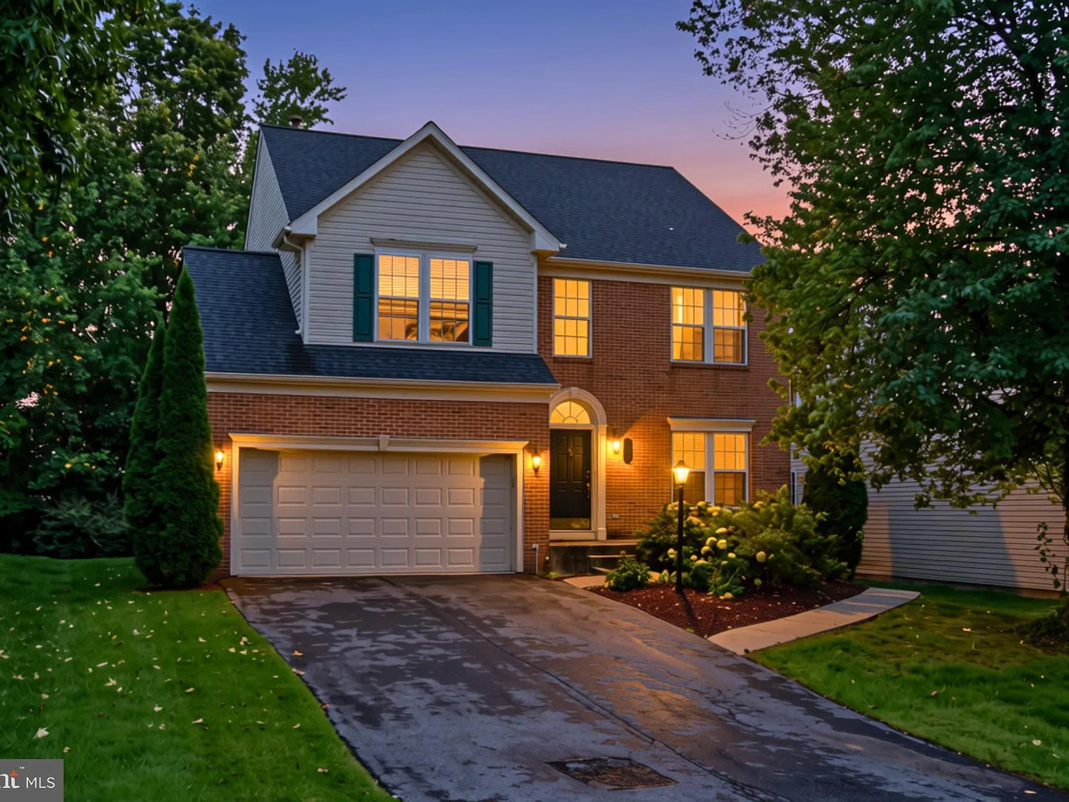4 bed, 2.5 bath, 2480 sqft, $2,900 — Photo 1