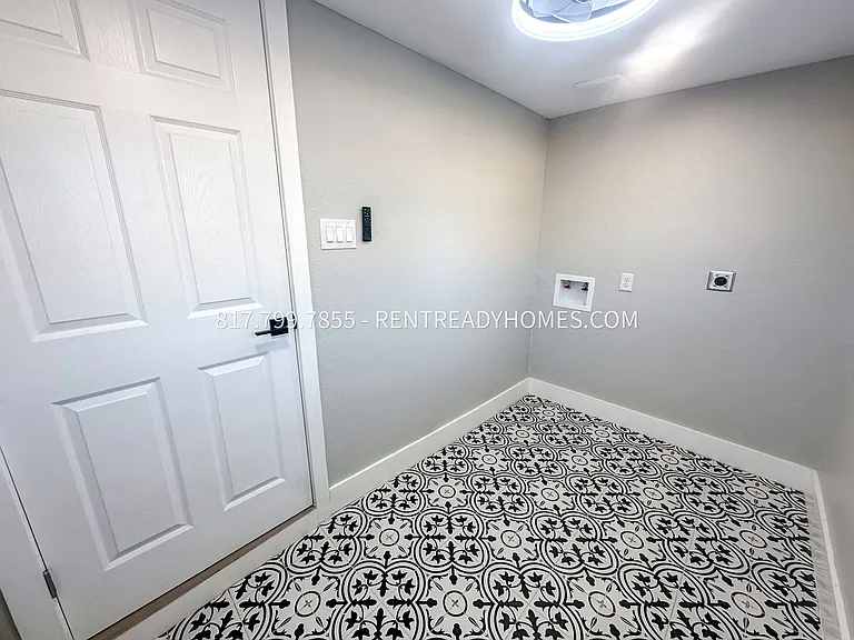2248 Marlo St — Photo 9