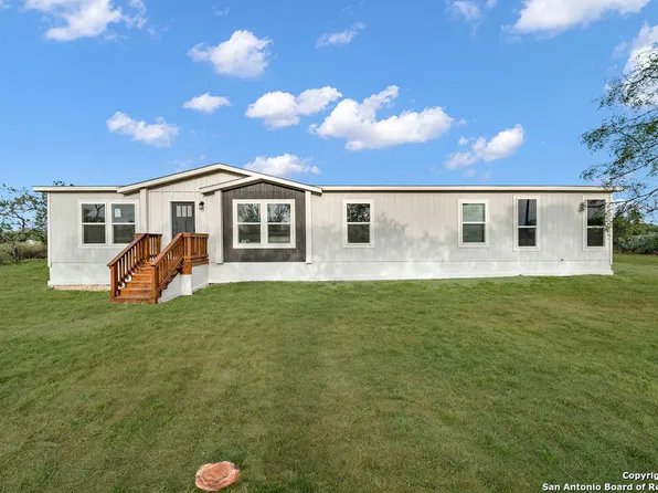 149 County Road 2644, Moore, TX 78057