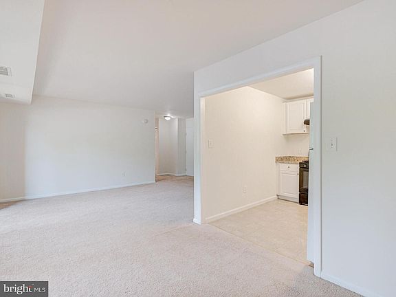 5th image of 6137 Leesburg Pike APT 210