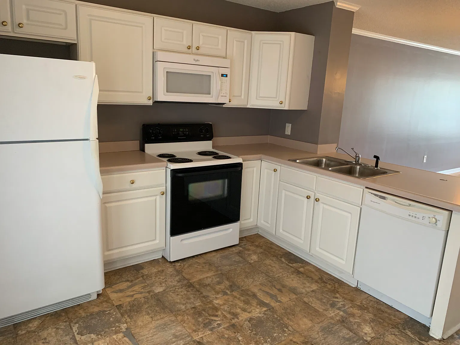 2 bed, 2.5 bath, 1120 sqft, $1,250 — Photo 3