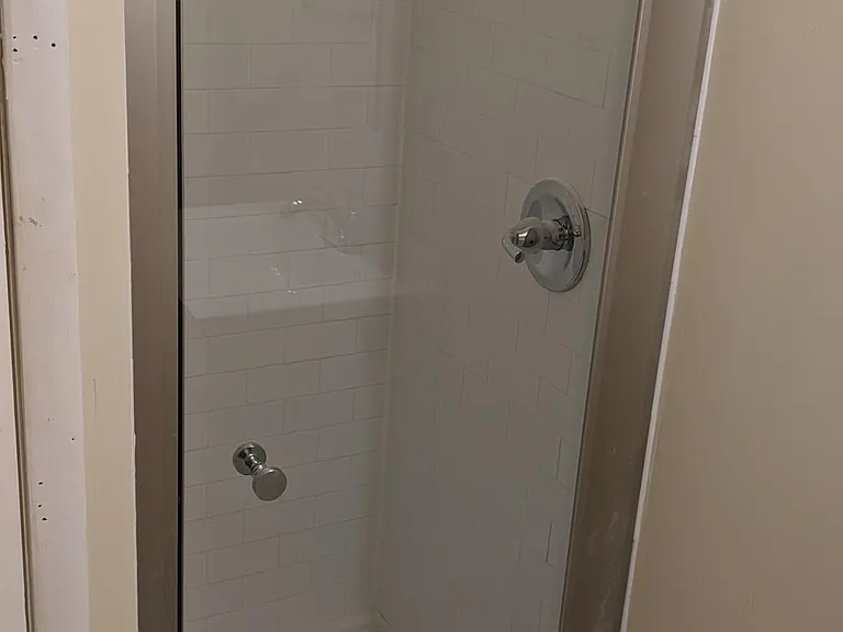 Bathroom 1 b