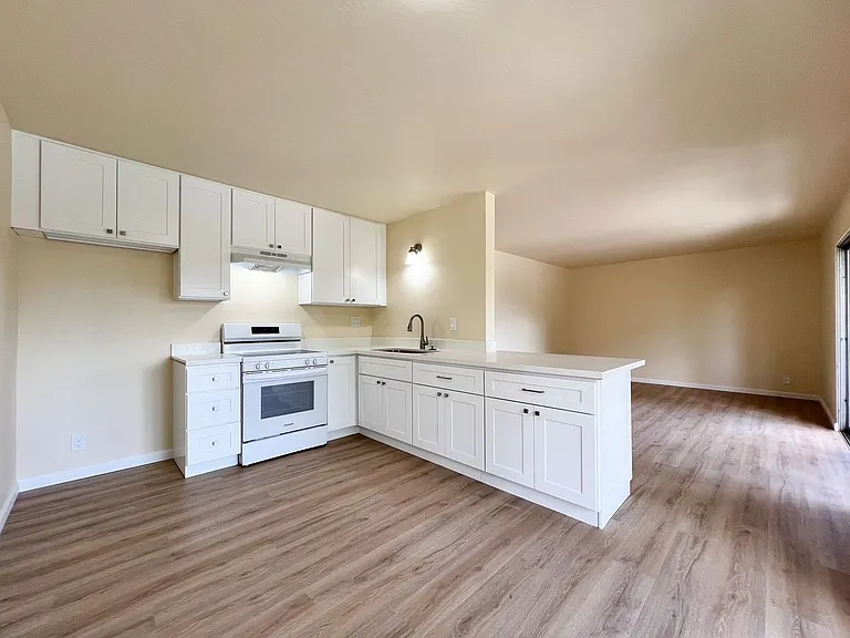 Westview Apartments — Photo 8