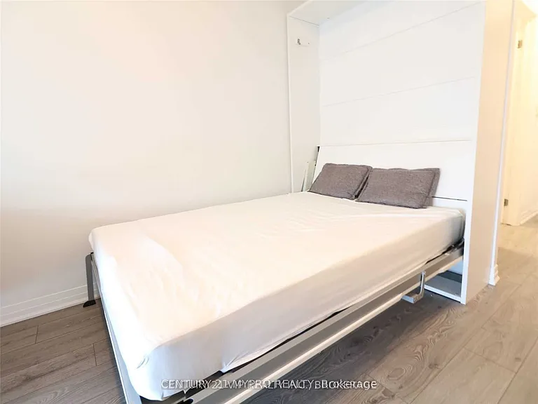 1900 Simcoe St N #528 — Photo 5