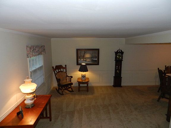 2nd image of 945 Toulon Ave