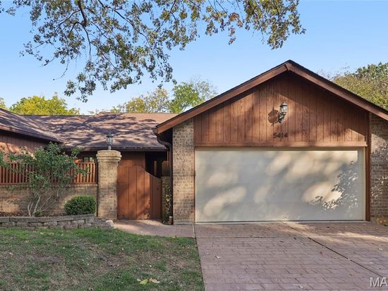 5414 Village Courtway Ln, Saint Louis, MO 63128