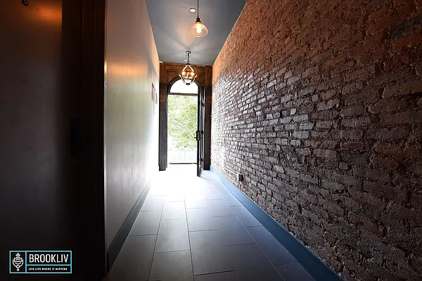 Rented by null | media 32