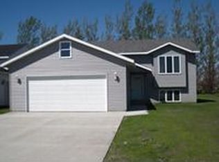 1729 12th St N, Wahpeton, ND 58075