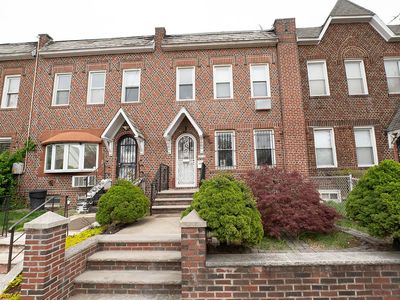 25-21 98th St, East Elmhurst, NY, 11369