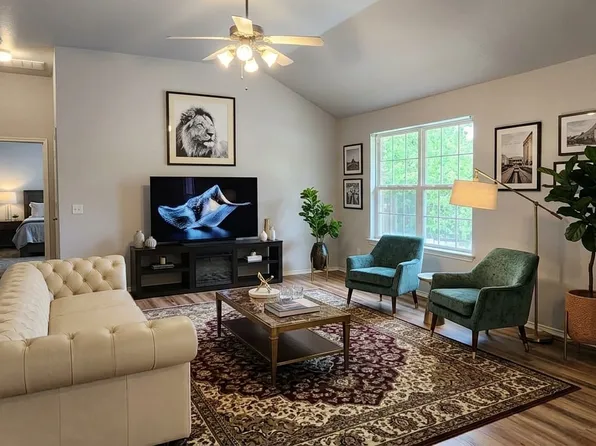 528 Choctaw Gate Dr, Yukon, OK 73099