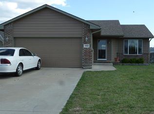 2401 E Casey Dr, Goddard, KS 67052