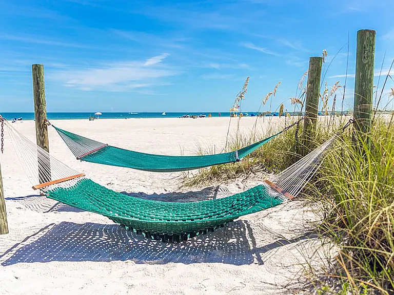 St Pete beach 6 min away