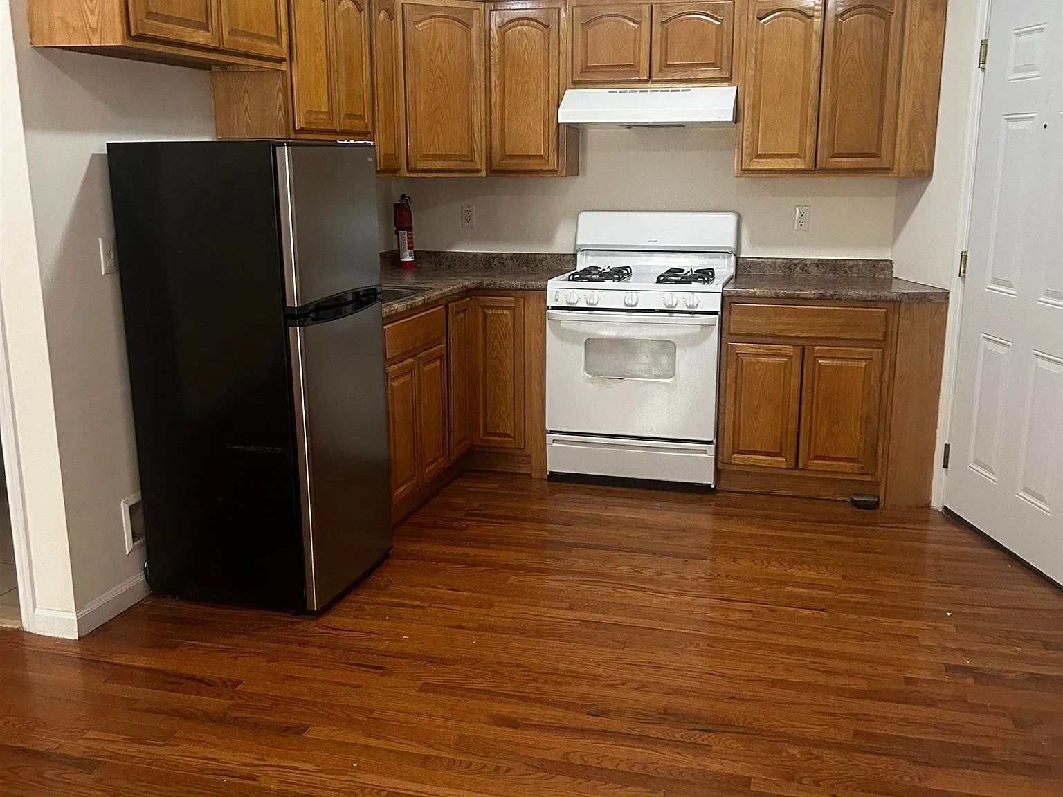 1 bed, 1.0 bath, $1,400 — Photo 2