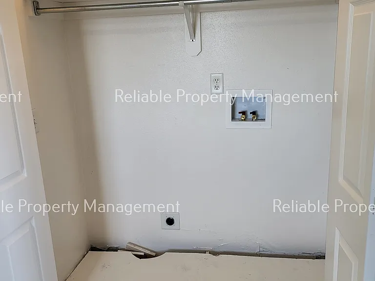 685 John Adams Pkwy #3 — Photo 7