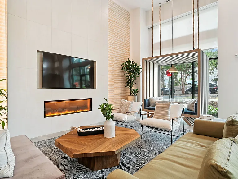 Solis Midtown — Photo 34