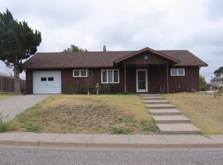 524 Kenyon St, Jetmore, KS 67854